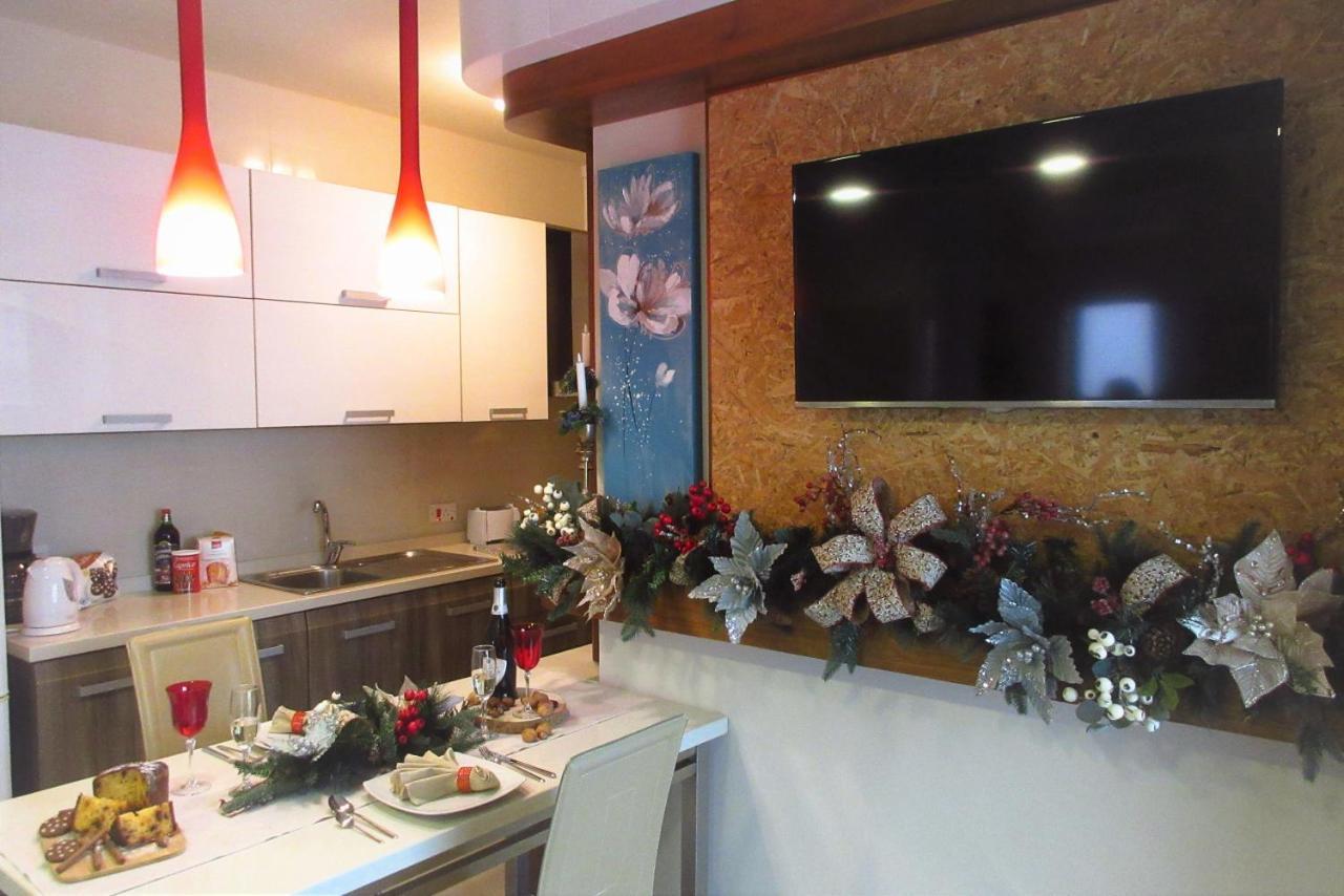 Sea View Beachfront Apartment Marsalforn